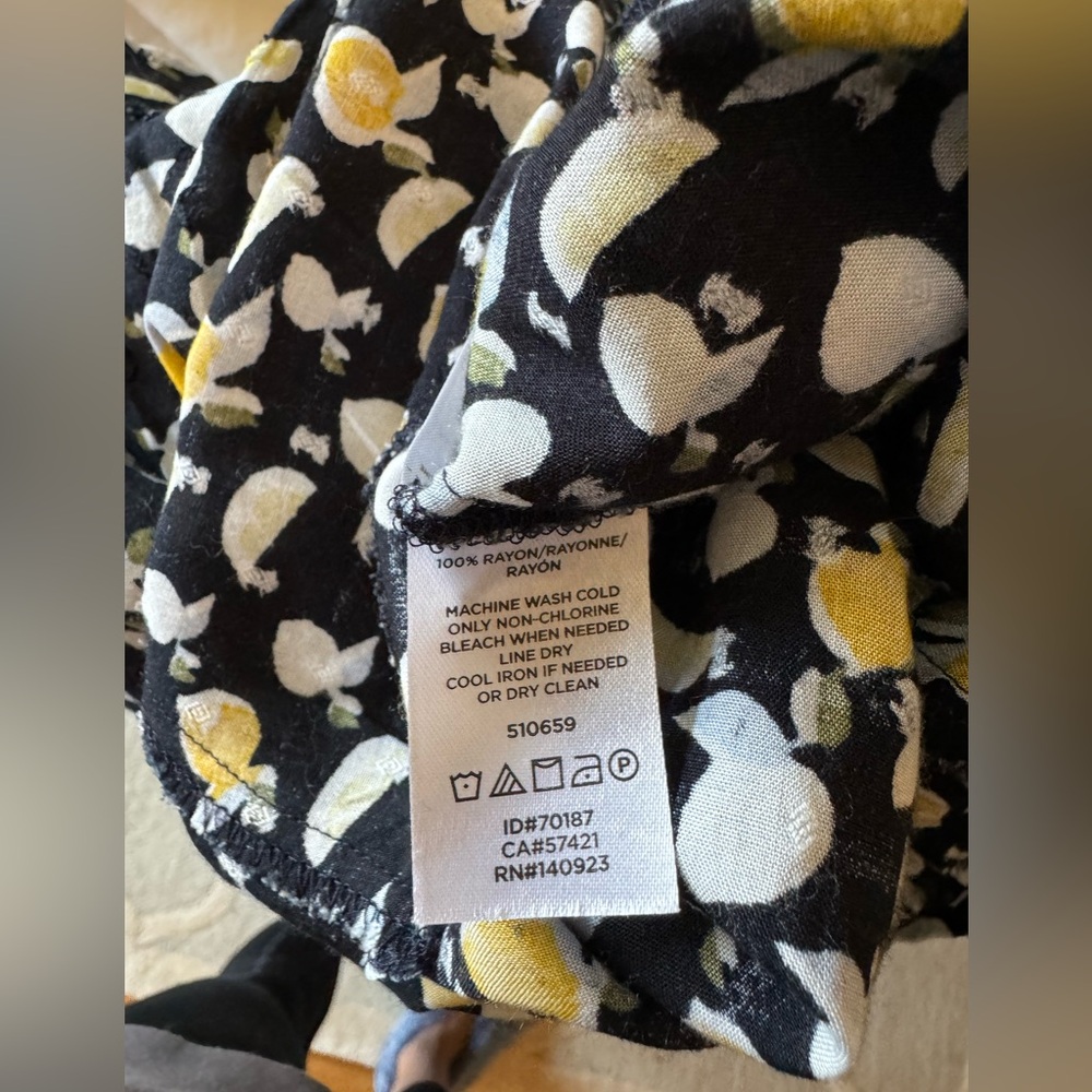 LOFT Lemon Romper size S - Picture 7 of 7